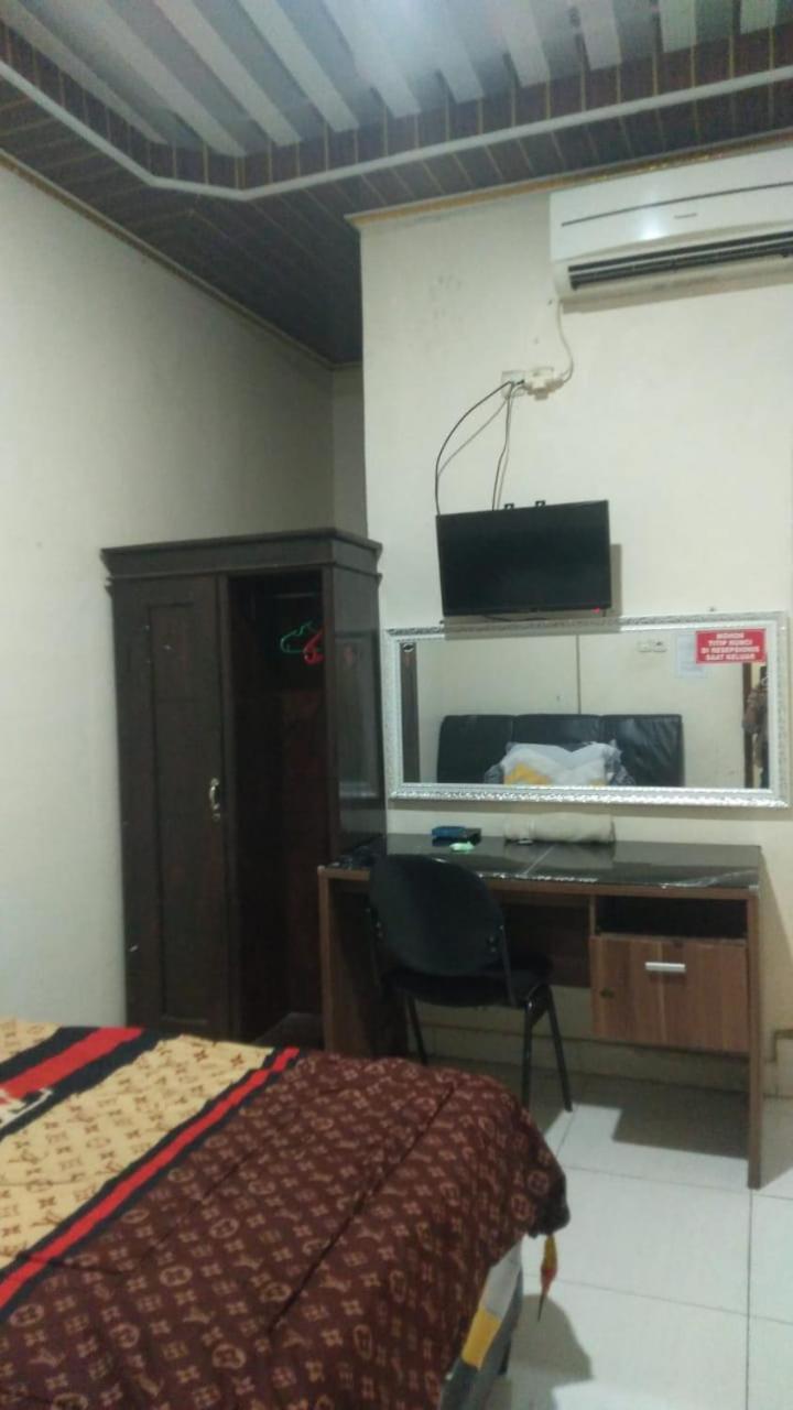 Motel Wisma Reza Palopo Extérieur photo